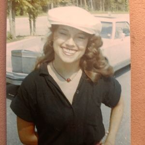 Meet your Posher, Elaine